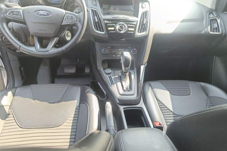 Used Ford Focus 2017 Hatchback 1.6L Automatic Fashion Edition Smart Drive Version Gear Lever