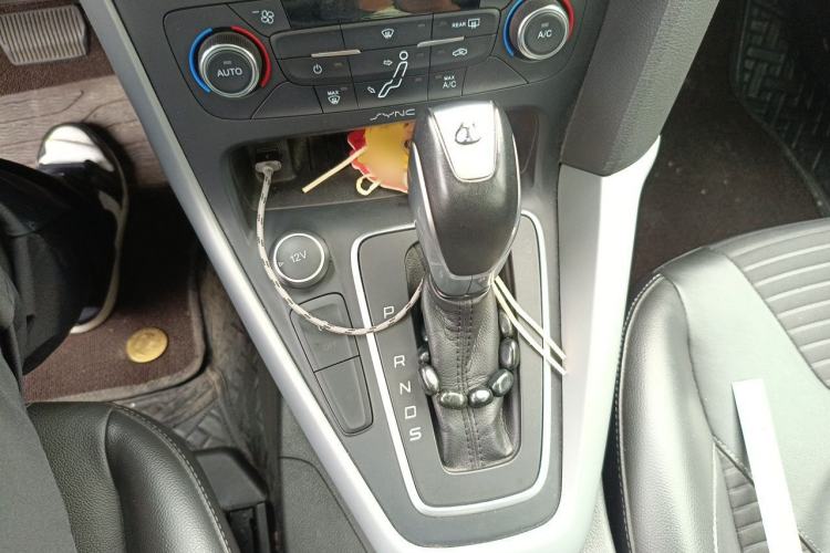 Used Ford Focus 2017 Hatchback EcoBoost 180 Automatic Sport Model Gear Lever