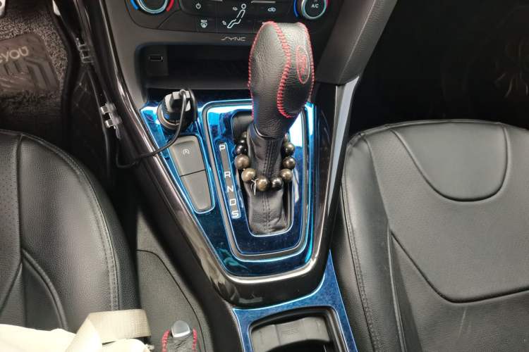 Used Ford Focus 2017 Sedan EcoBoost 180 Automatic Elite Model Gear Lever