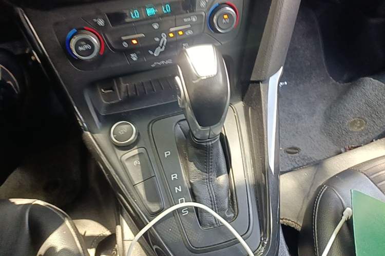 Used Ford Focus 2017 Sedan EcoBoost 180 Automatic Elite Model Gear Lever