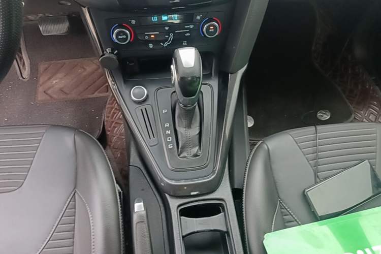Used Ford Focus 2017 Sedan 1.6L Automatic Fashion Edition Smart Drive Version Gear Lever