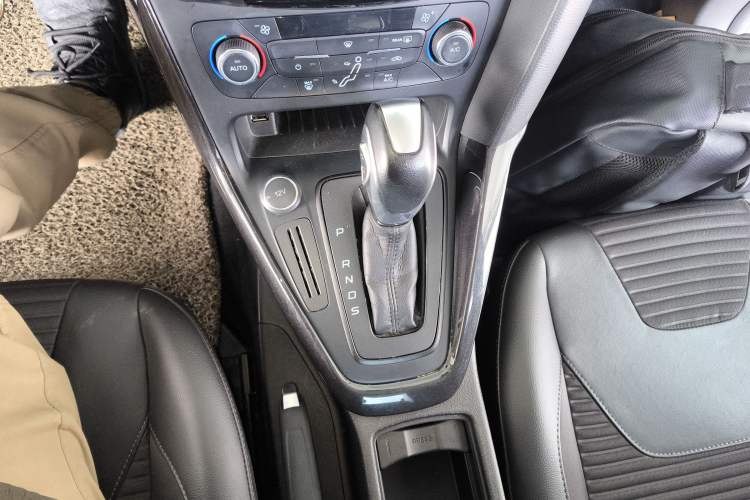 Used Ford Focus 2017 Sedan 1.6L Automatic Fashion Edition Smart Drive Version Gear Lever