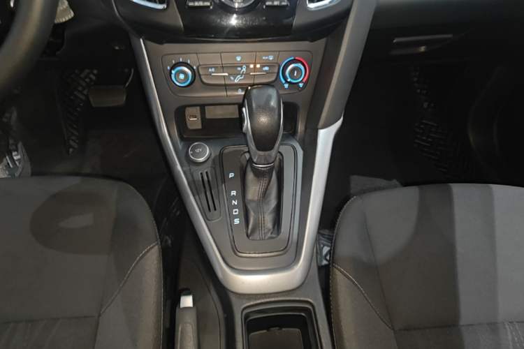 Used Ford Focus 2017 Hatchback 1.6L Automatic Comfort Plus SmartDrive Edition Gear Lever