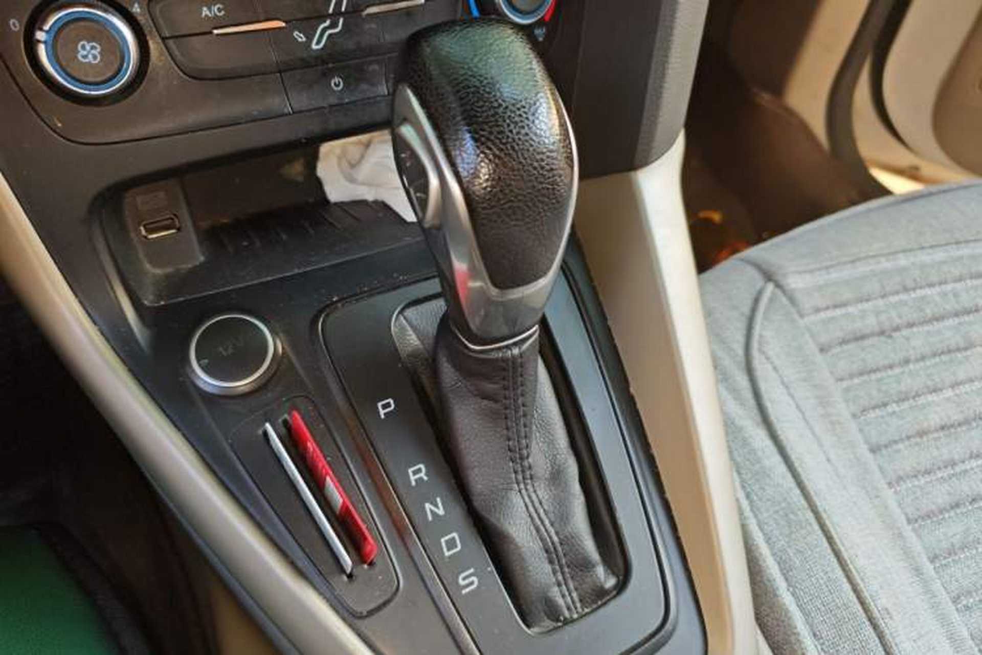 Used Ford Focus 2017 Sedan 1.6L Automatic Comfort Plus SmartDrive Edition Gear Lever
