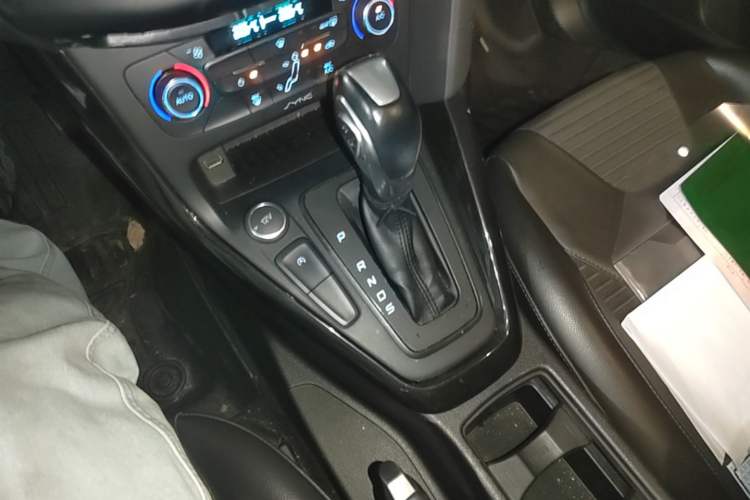 Used Ford Focus 2017 Hatchback EcoBoost 180 Automatic Elite Model Gear Lever