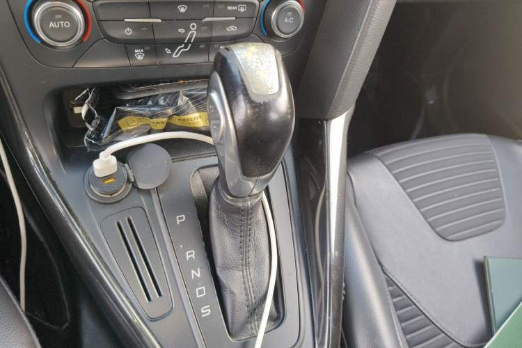 Used Ford Focus 2017 Sedan 1.6L Automatic Fashion Edition Smart Drive Version Gear Lever