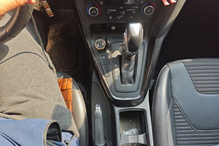 Used Ford Focus 2017 Hatchback EcoBoost 180 Automatic Elite Model Gear Lever
