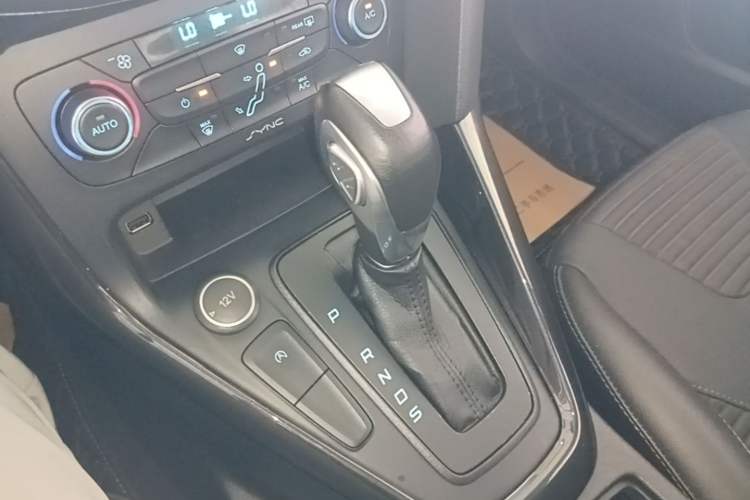 Used Ford Focus 2017 Sedan EcoBoost 180 Automatic Elite Model Gear Lever
