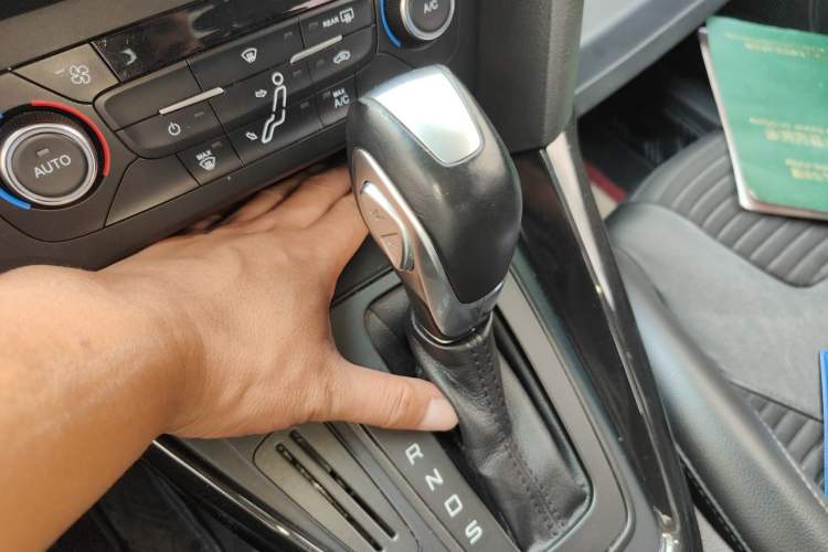 Used Ford Focus 2017 Sedan 1.6L Automatic Fashion Edition Smart Drive Version Gear Lever