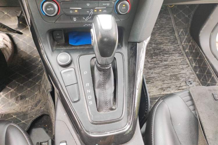 Used Ford Focus 2017 Sedan EcoBoost 180 Automatic Elite Model Gear Lever