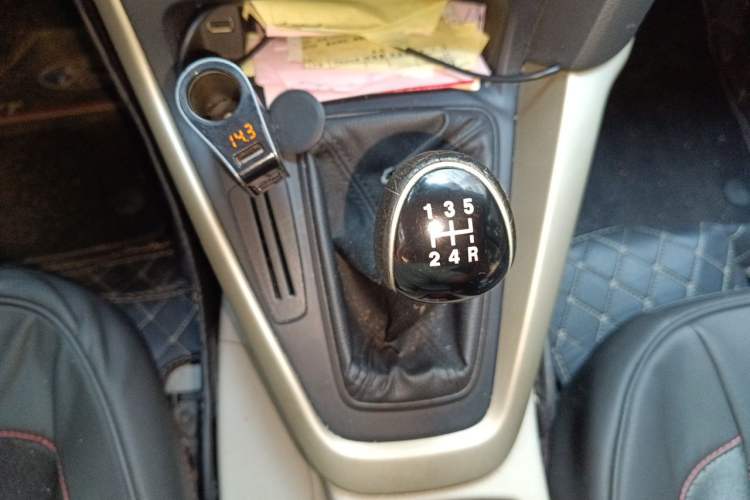 Used Ford Focus 2017 Sedan 1.6L Manual Comfort Plus SmartDrive Edition Gear Lever