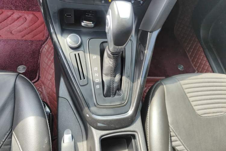Used Ford Focus 2017 Sedan 1.6L Automatic Fashion Edition Smart Drive Version Gear Lever