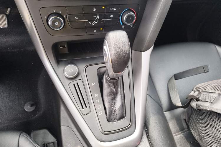 Used Ford Focus 2017 Hatchback 1.6L Automatic Comfort Plus SmartDrive Edition Gear Lever