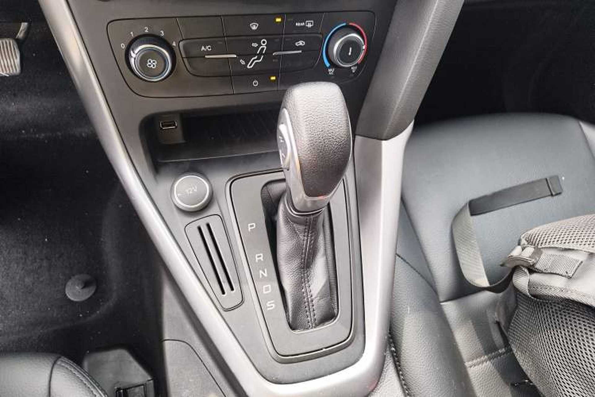 Used Ford Focus 2017 Hatchback 1.6L Automatic Comfort Plus SmartDrive Edition Gear Lever
