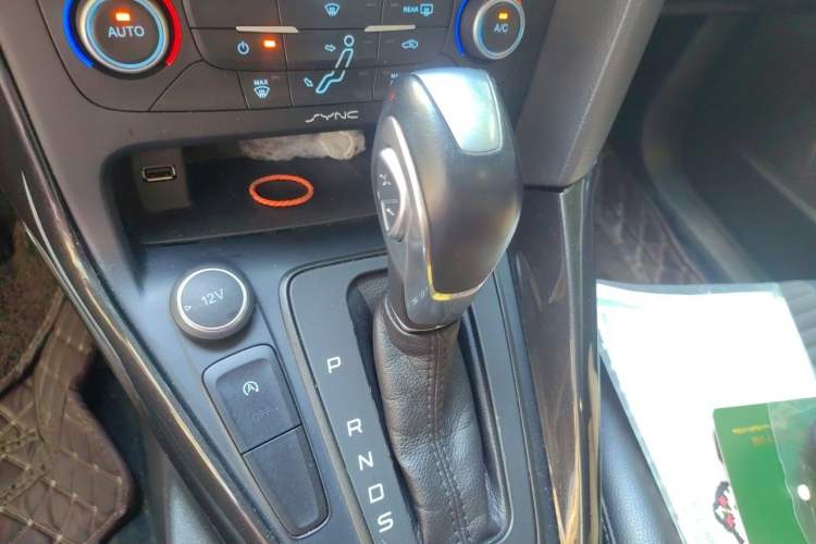 Used Ford Focus 2017 Hatchback EcoBoost 180 Automatic Elite Model Gear Lever