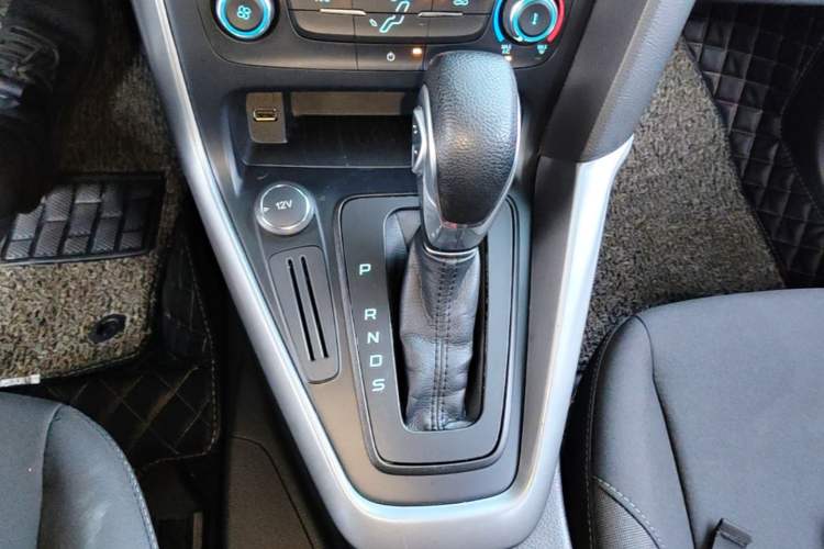 Used Ford Focus 2017 Hatchback 1.6L Automatic Comfort Plus SmartDrive Edition Gear Lever