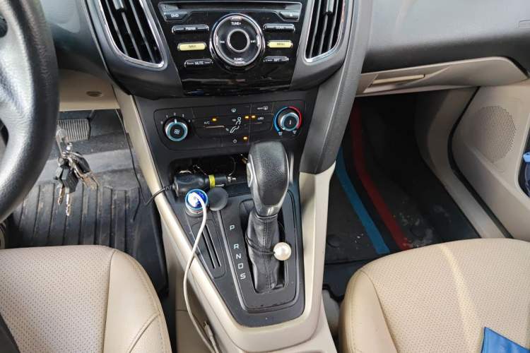Used Ford Focus 2017 Sedan 1.6L Automatic Comfort Plus SmartDrive Edition Gear Lever