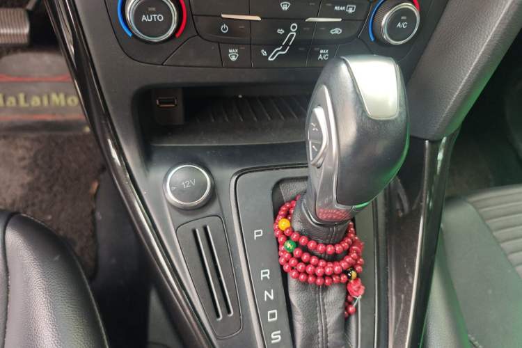 Used Ford Focus 2017 Hatchback 1.6L Automatic Fashion Edition Smart Drive Version Gear Lever