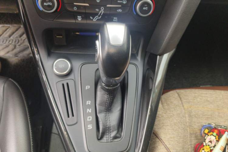 Used Ford Focus 2017 Hatchback 1.6L Automatic Fashion Edition Smart Drive Version Gear Lever