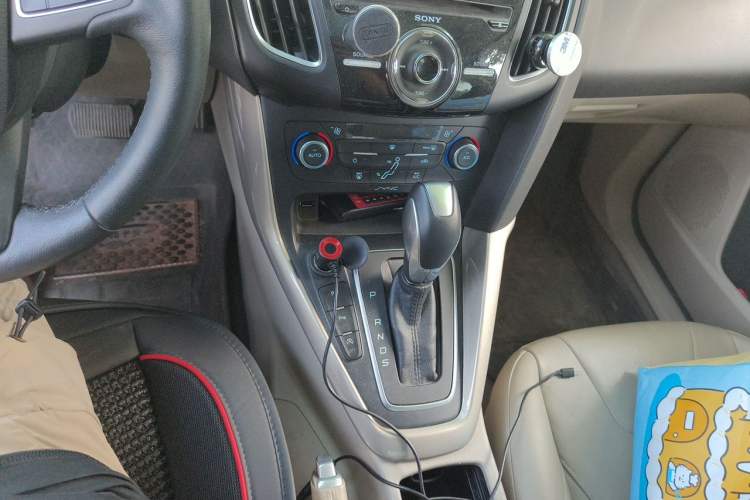 Used Ford Focus 2017 Sedan EcoBoost 180 Automatic Flagship Model Gear Lever