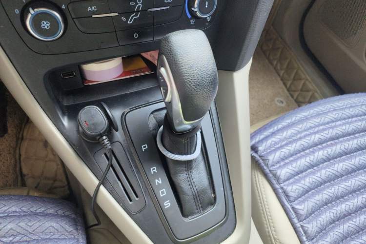 Used Ford Focus 2017 Sedan 1.6L Automatic Comfort Plus SmartDrive Edition Gear Lever