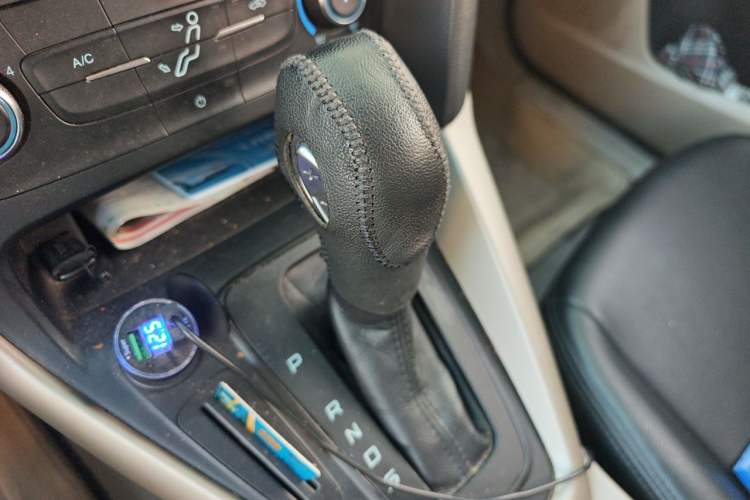Used Ford Focus 2017 Sedan 1.6L Automatic Comfort Plus SmartDrive Edition Gear Lever
