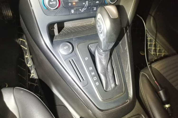 Used Ford Focus 2017 Sedan 1.6L Automatic Fashion Edition Smart Drive Version Gear Lever
