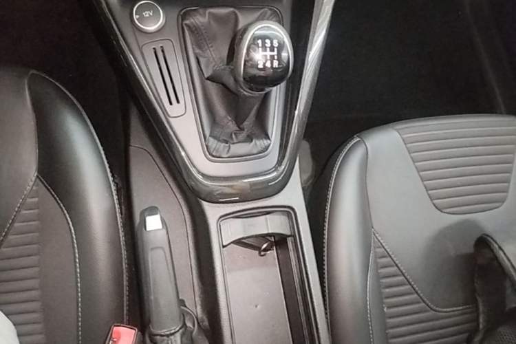 Used Ford Focus 2017 Sedan 1.6L Manual Fashion Edition Smart Drive Version Gear Lever