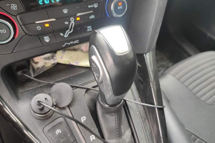 Used Ford Focus 2017 Hatchback EcoBoost 180 Automatic Elite Model Gear Lever