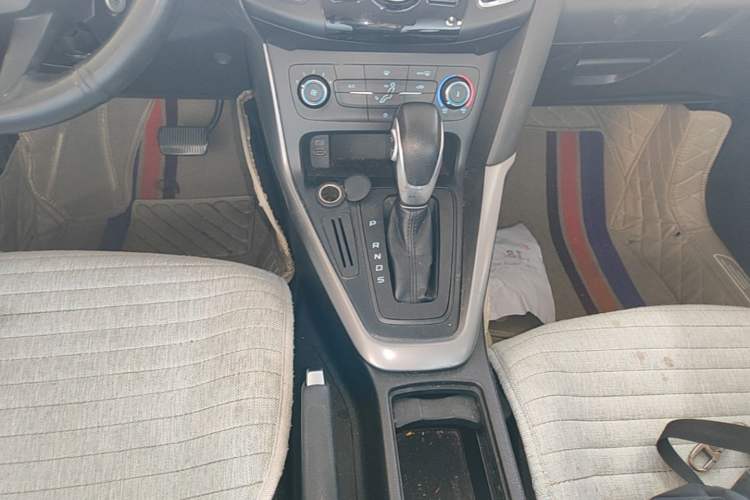 Used Ford Focus 2017 Hatchback 1.6L Automatic Comfort Plus SmartDrive Edition Gear Lever