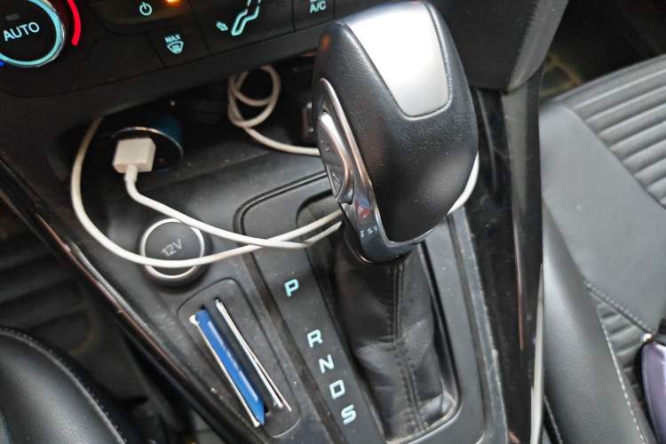 Used Ford Focus 2017 Sedan 1.6L Automatic Fashion Edition Smart Drive Version Gear Lever