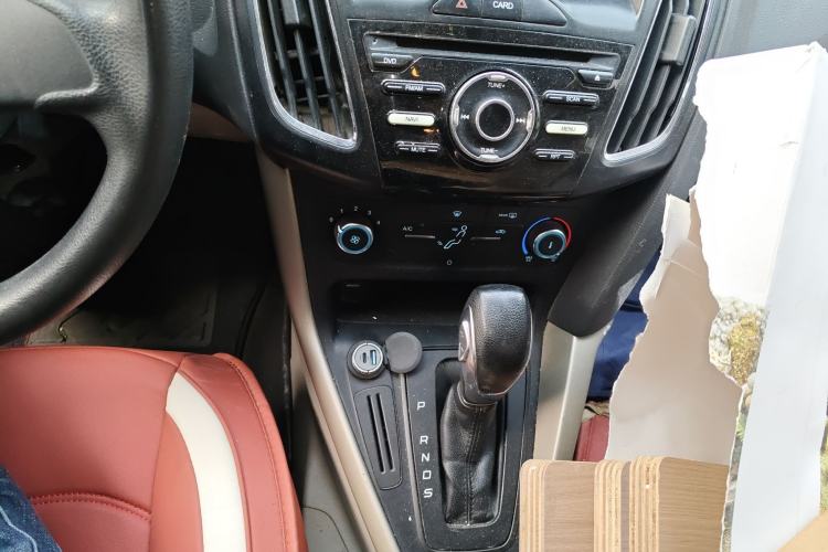 Used Ford Focus 2017 Sedan 1.6L Automatic Comfort Plus SmartDrive Edition Gear Lever