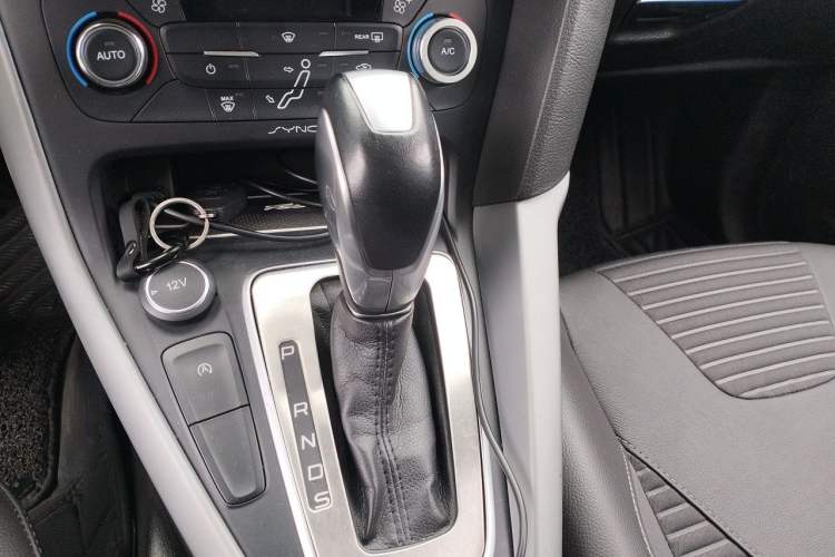 Used Ford Focus 2017 Hatchback EcoBoost 180 Automatic Sport Model Gear Lever