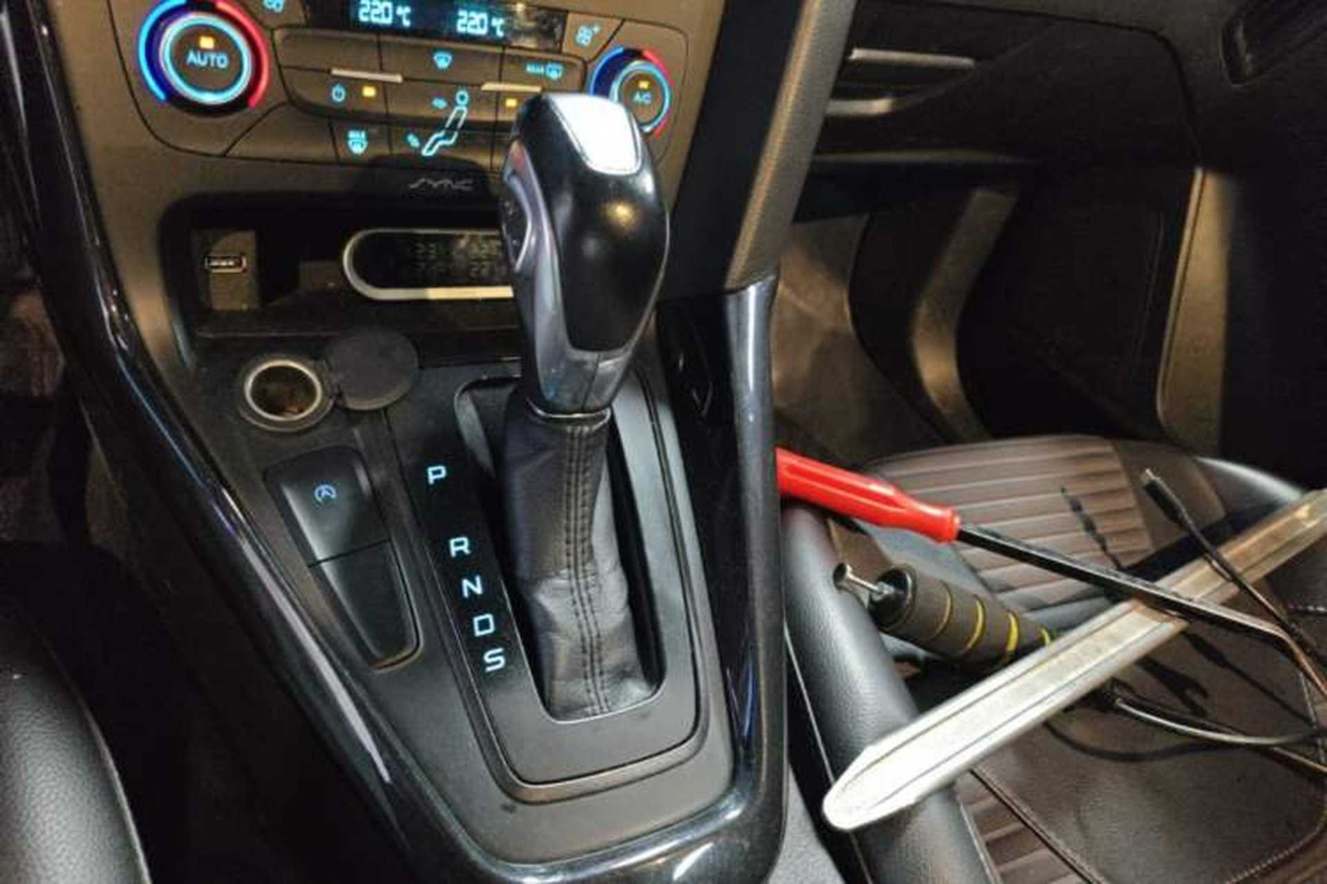 Used Ford Focus 2017 Sedan EcoBoost 180 Automatic Elite Model Gear Lever