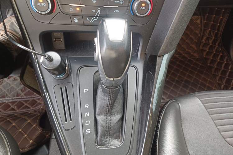 Used Ford Focus 2017 Sedan 1.6L Automatic Fashion Edition Smart Drive Version Gear Lever