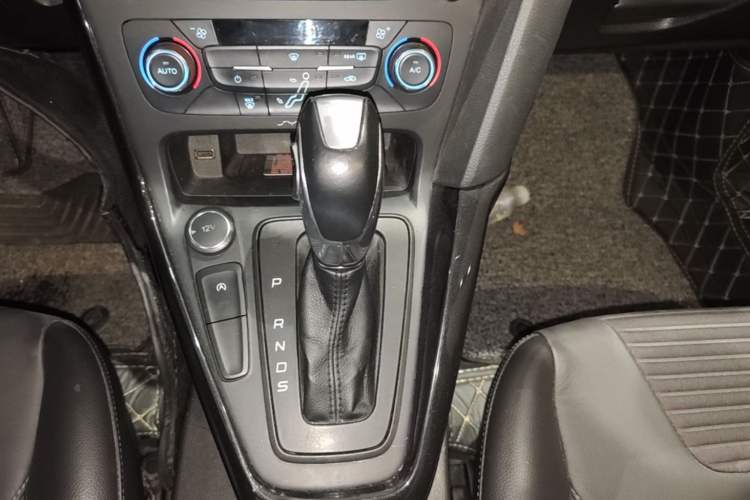 Used Ford Focus 2017 Sedan EcoBoost 180 Automatic Elite Model Gear Lever