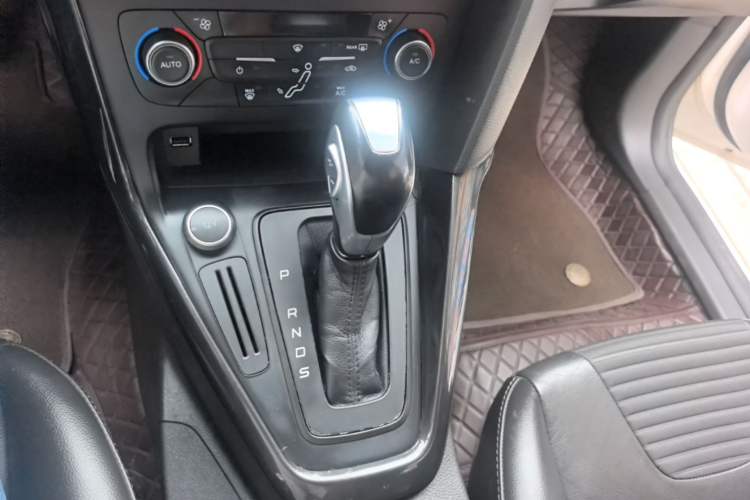 Used Ford Focus 2017 Sedan 1.6L Automatic Fashion Edition Smart Drive Version Gear Lever
