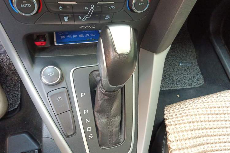 Used Ford Focus 2017 Hatchback EcoBoost 180 Automatic Sport Model Gear Lever