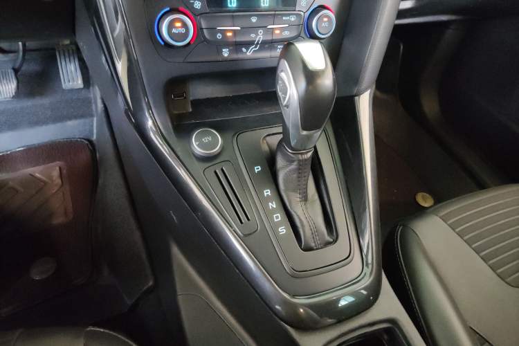 Used Ford Focus 2017 Hatchback 1.6L Automatic Fashion Edition Smart Drive Version Gear Lever