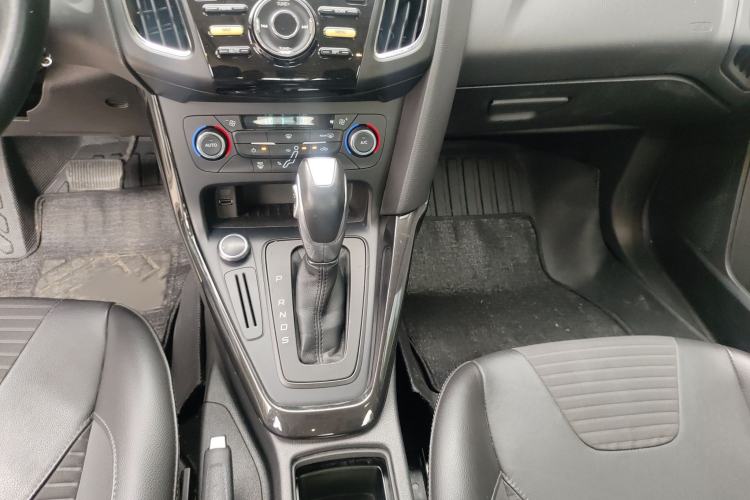 Used Ford Focus 2017 Sedan 1.6L Automatic Fashion Edition Smart Drive Version Gear Lever