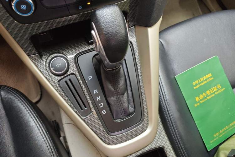 Used Ford Focus 2017 Sedan 1.6L Automatic Comfort Plus SmartDrive Edition Gear Lever