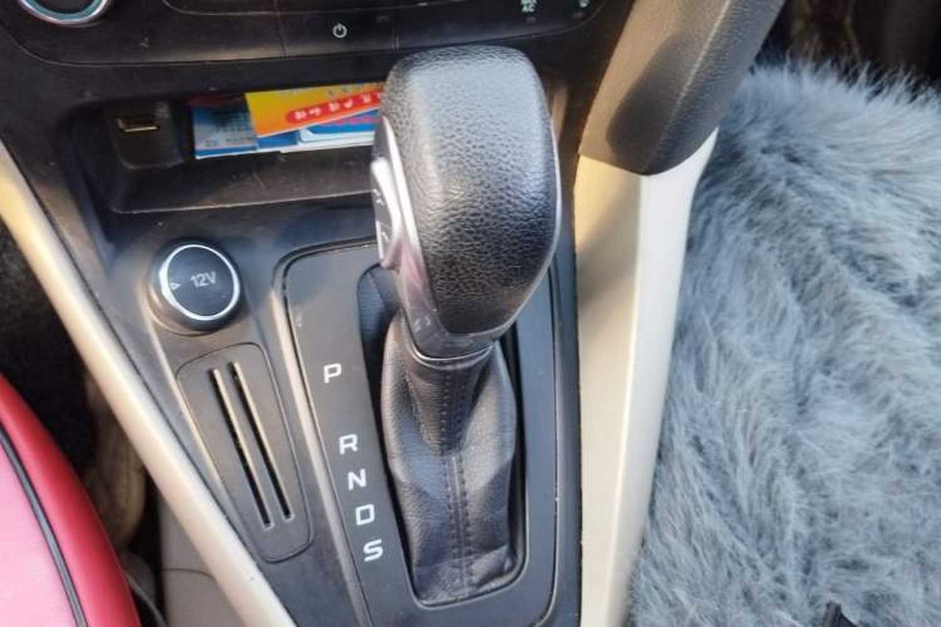 Used Ford Focus 2017 Sedan 1.6L Automatic Comfort Plus SmartDrive Edition Gear Lever