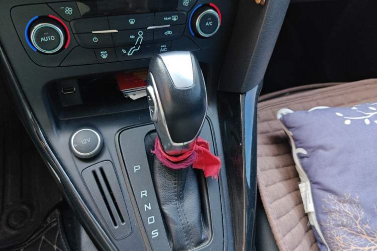 Used Ford Focus 2017 Hatchback 1.6L Automatic Fashion Edition Smart Drive Version Gear Lever