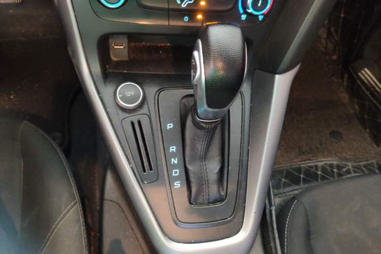 Used Ford Focus 2017 Hatchback 1.6L Automatic Comfort Plus SmartDrive Edition Gear Lever