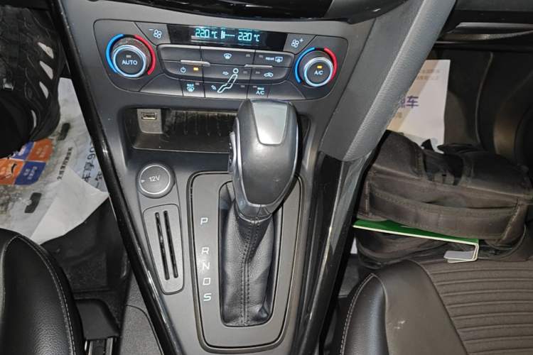 Used Ford Focus 2017 Hatchback 1.6L Automatic Fashion Edition Smart Drive Version Gear Lever
