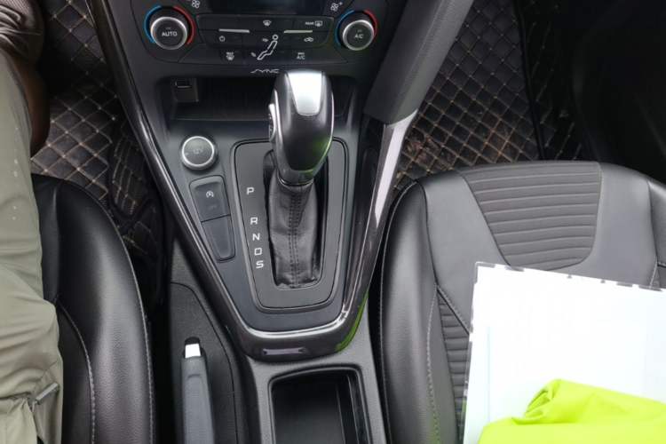 Used Ford Focus 2017 Sedan EcoBoost 180 Automatic Elite Model Gear Lever