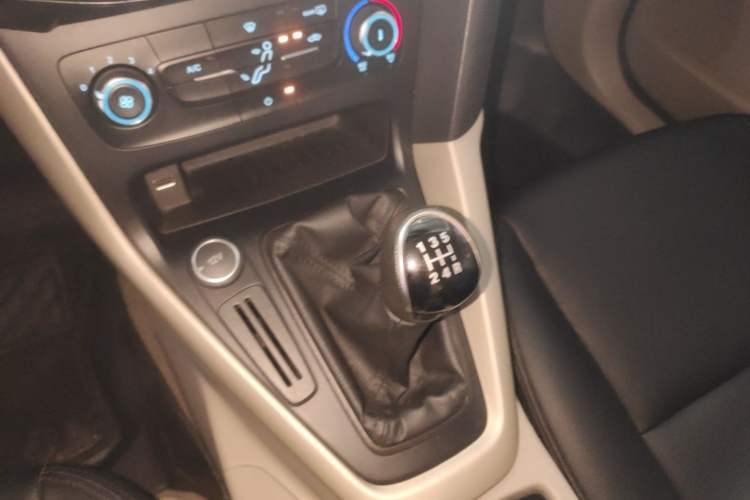 Used Ford Focus 2017 Sedan 1.6L Manual Comfort Plus SmartDrive Edition Gear Lever