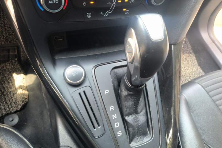 Used Ford Focus 2017 Sedan 1.6L Automatic Fashion Edition Smart Drive Version Gear Lever