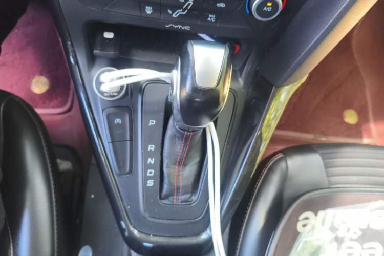 Used Ford Focus 2017 1.5T CTCC White and Black Limited Edition Gear Lever