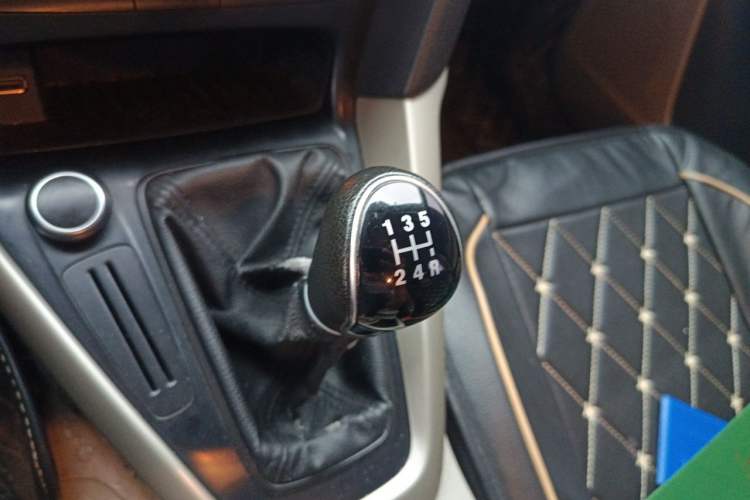 Used Ford Focus 2017 Sedan 1.6L Manual Comfort Plus SmartDrive Edition Gear Lever